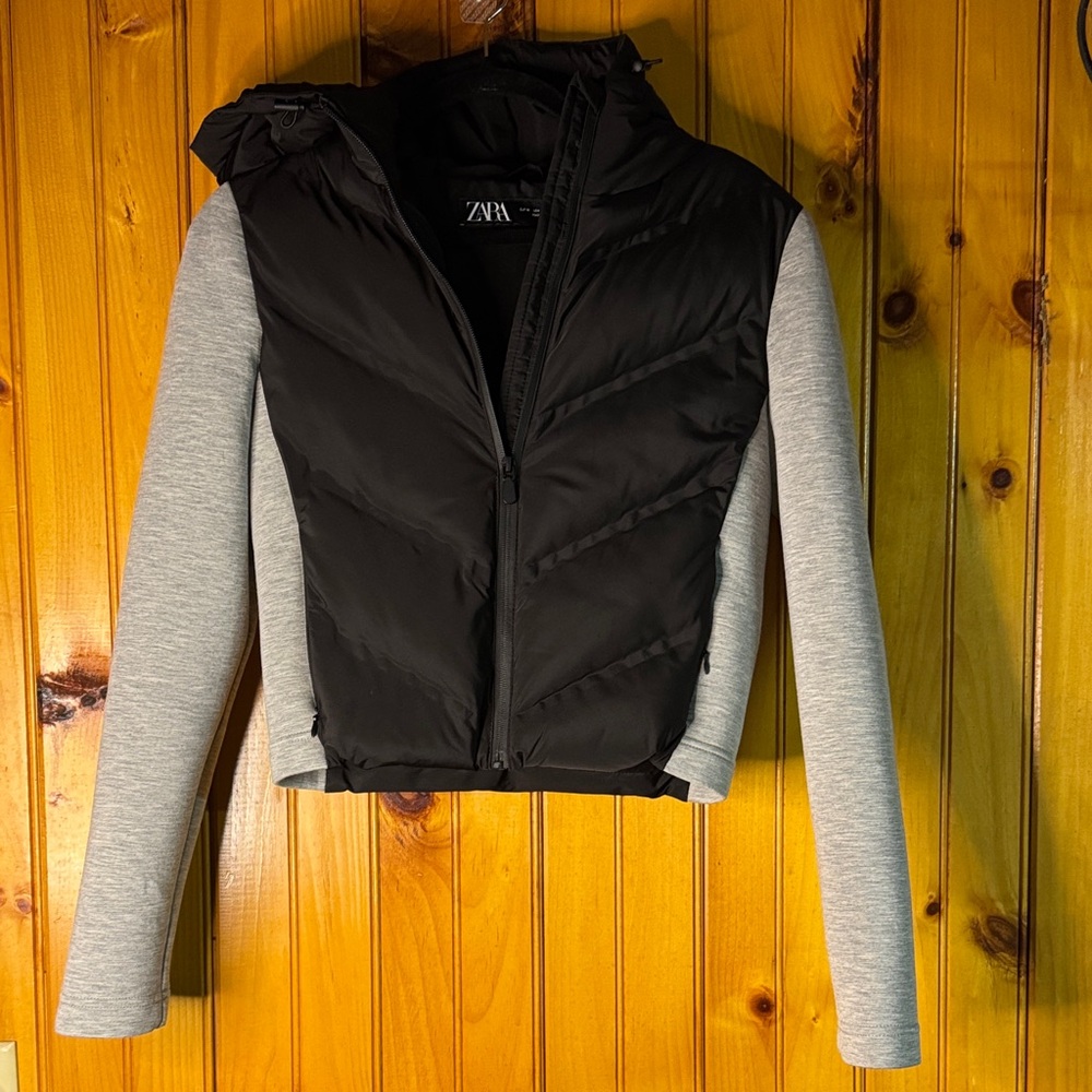 Zara Black Puffer Jacket with Light Gray Sleeves
